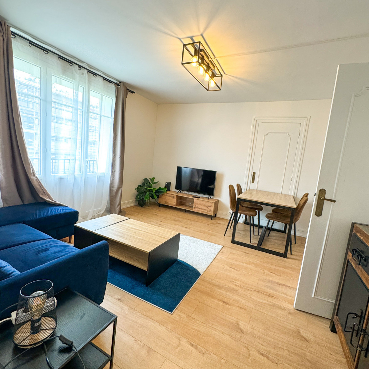 
                                                Location
                                                 Chambre dans appartement pour étudiants Appartement de 68m². (loyer tout inclus)