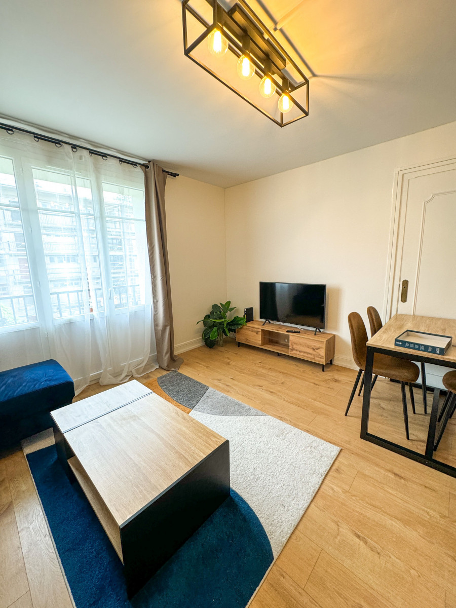 
                                                Location
                                                 Chambre dans appartement pour étudiants Appartement de 68m². (loyer tout inclus)