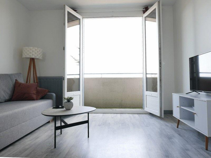 
                                                Colocation
                                                 Chambre dans belle coloc 64m² tt compris