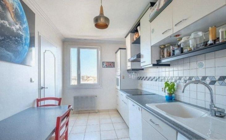 
                                                Colocation
                                                 Chambre dans belle coloc de 3 à la Doua