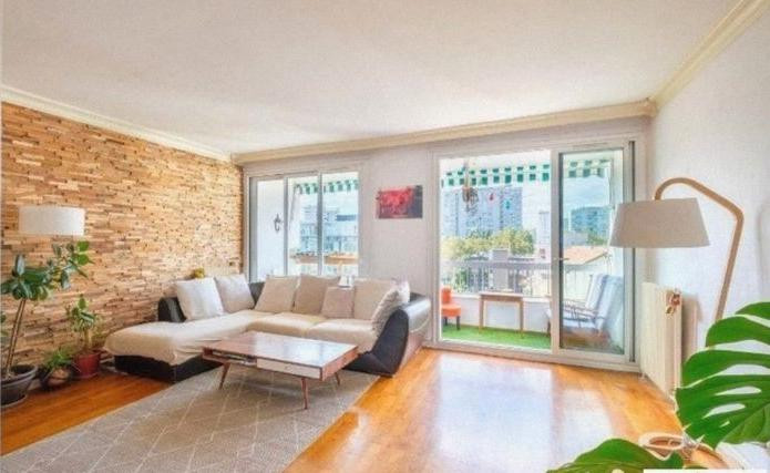 
                                                Colocation
                                                 Chambre dans belle coloc de 3 à la Doua