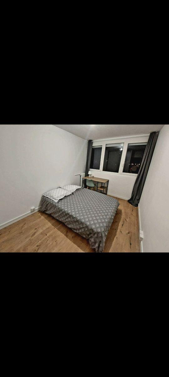 
                                                Colocation
                                                 Chambre dans belle colocation T4 de 78 m² meublée