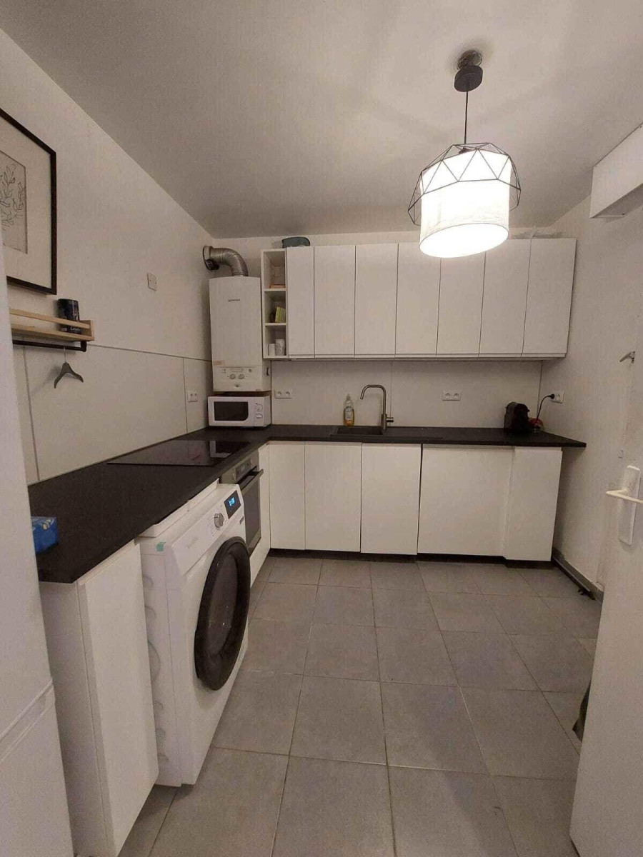 
                                                Colocation
                                                 Chambre dans coloc 62m² calme et agréable