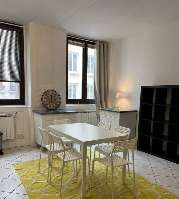 
                                                Colocation
                                                 Chambre  dans coloc 72m² proche Place Carnot.