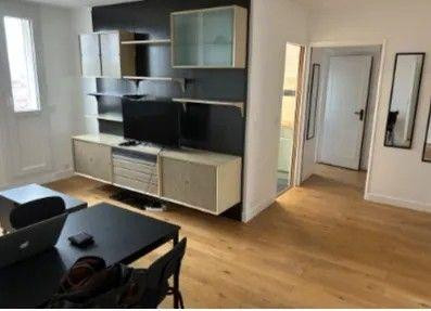 
                                                Colocation
                                                 Chambre dans coloc 75m² refaite à neuf et équipée