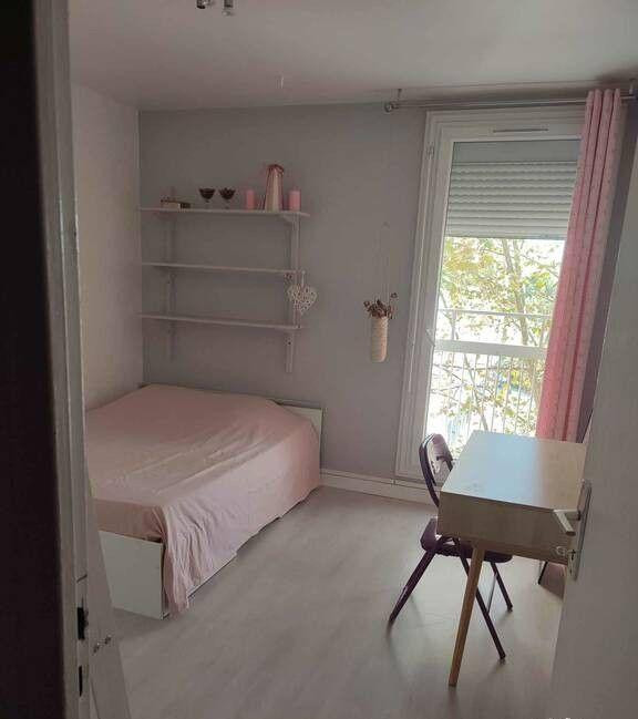 
                                                Colocation
                                                 Chambre dans coloc chaleureuse et conviviale