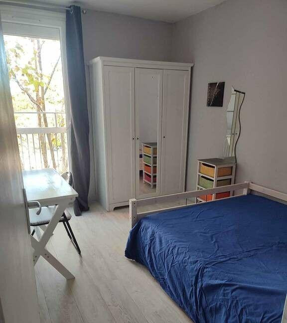 
                                                Colocation
                                                 Chambre dans coloc chaleureuse et conviviale