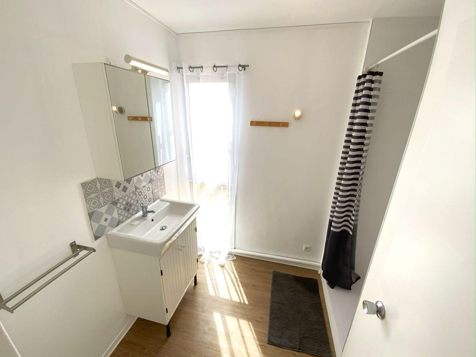 
                                                Colocation
                                                 Chambre dans coloc de filles