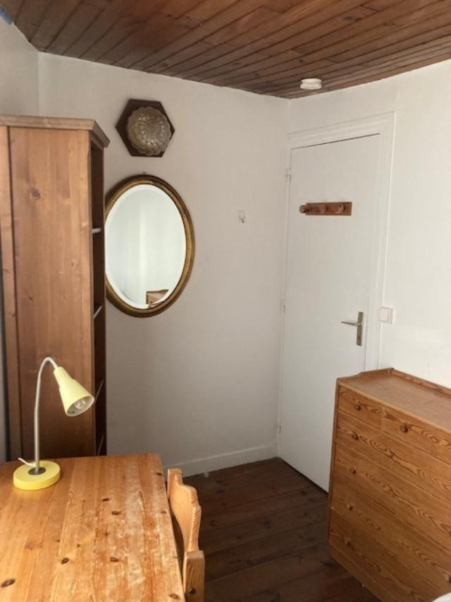 
                                                Colocation
                                                 Chambre dans coloc féminine appartement tranquille