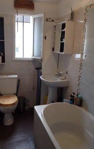 
                                                Colocation
                                                 Chambre dans coloc féminine appartement tranquille