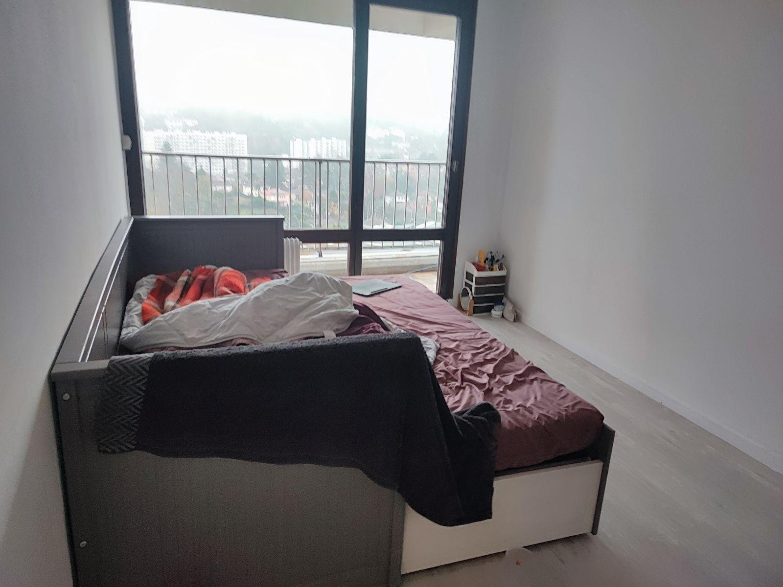
                                                Colocation
                                                 Chambre dans coloc meublée de 90m² max 6 mois.