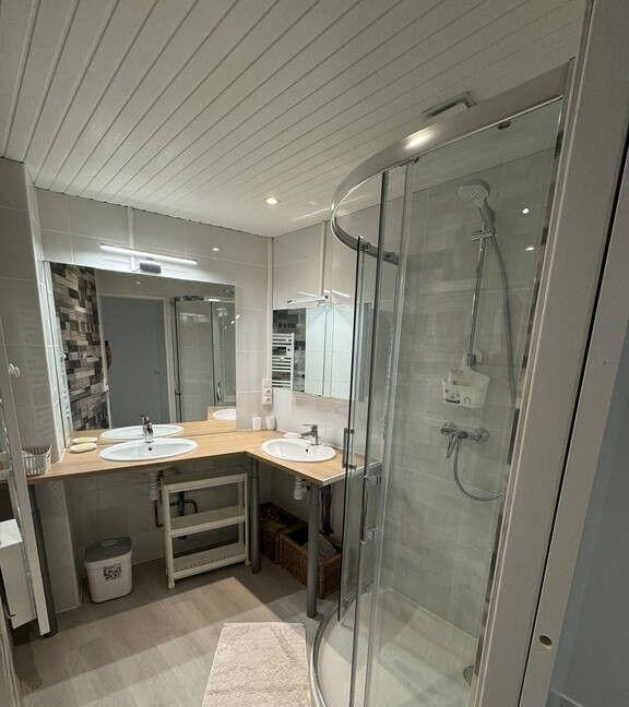 
                                                Colocation
                                                 Chambre dans coloc T5 105m² meublé refaite à neuf