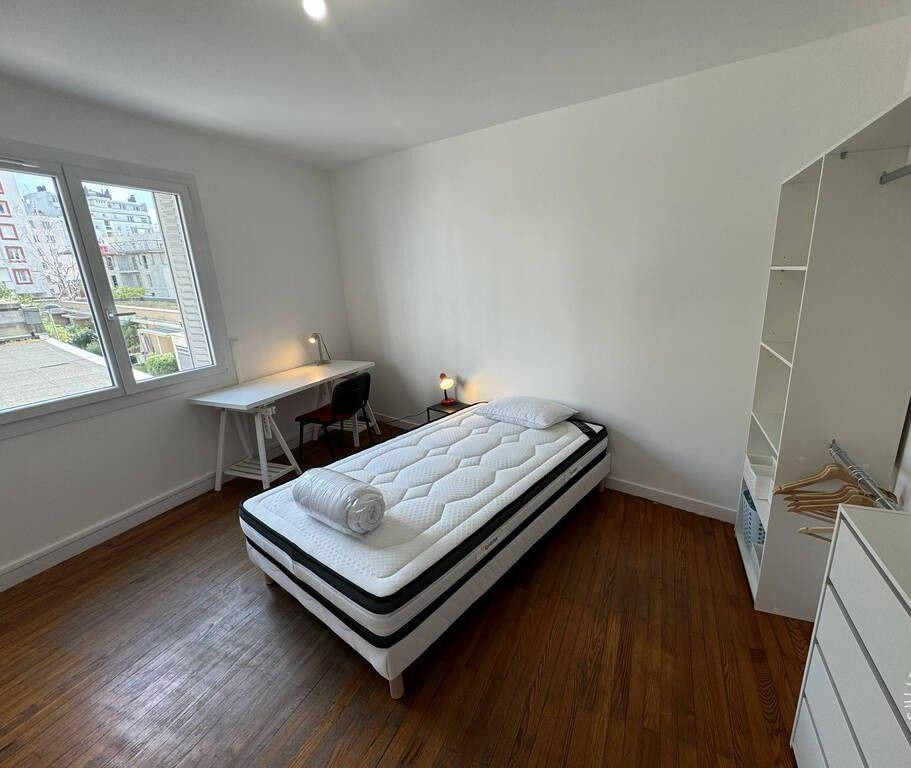 
                                                Colocation
                                                 Chambre dans coloc T5 105m² meublé refaite à neuf