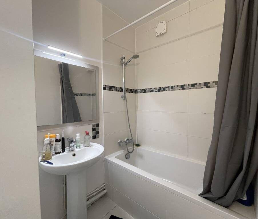 
                                                Colocation
                                                 Chambre dans colocation 73 m² très lumineuse