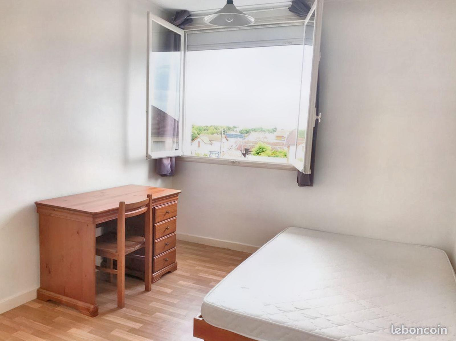 
                                                Colocation
                                                 Chambre dans colocation en face de la Y School