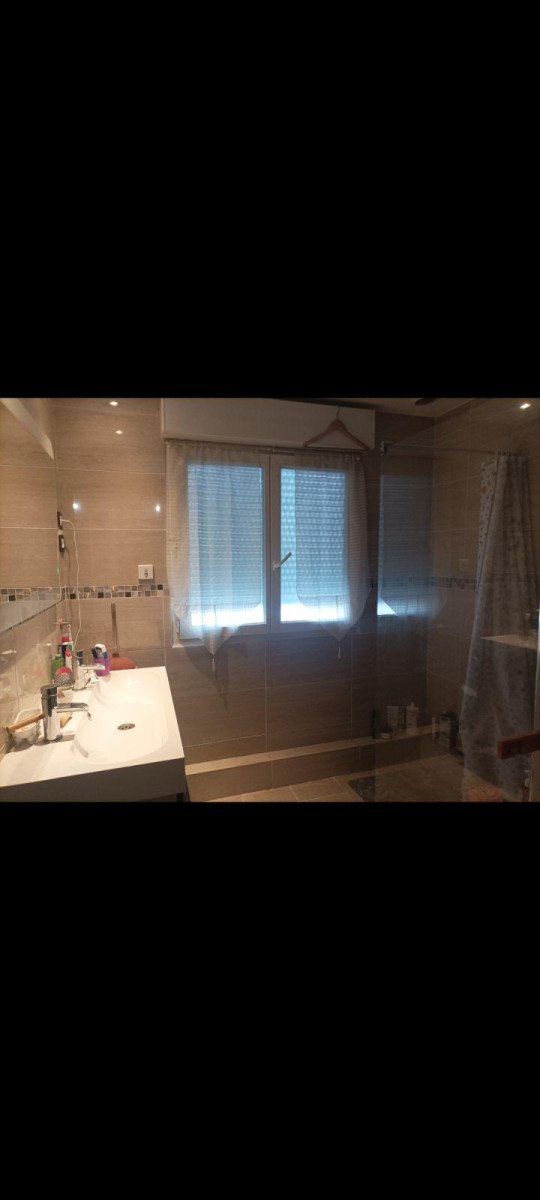 
                                                Location
                                                 Chambre dans maison avec jardin terrasse bbq !