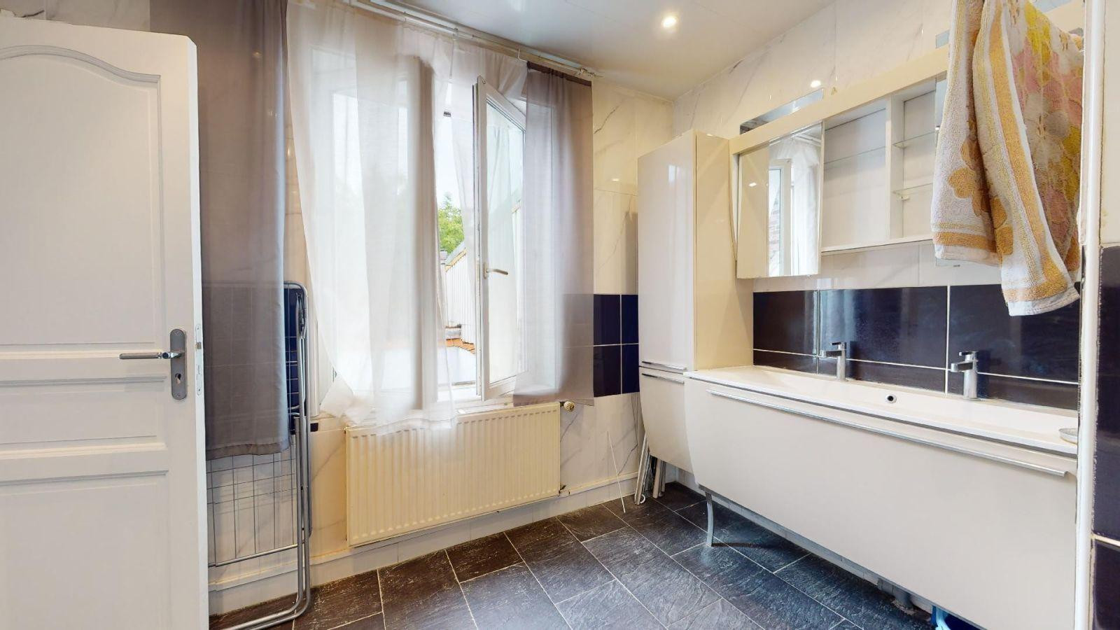 
                                                Colocation
                                                 Chambre dans maison meublée 85m² à Roubaix