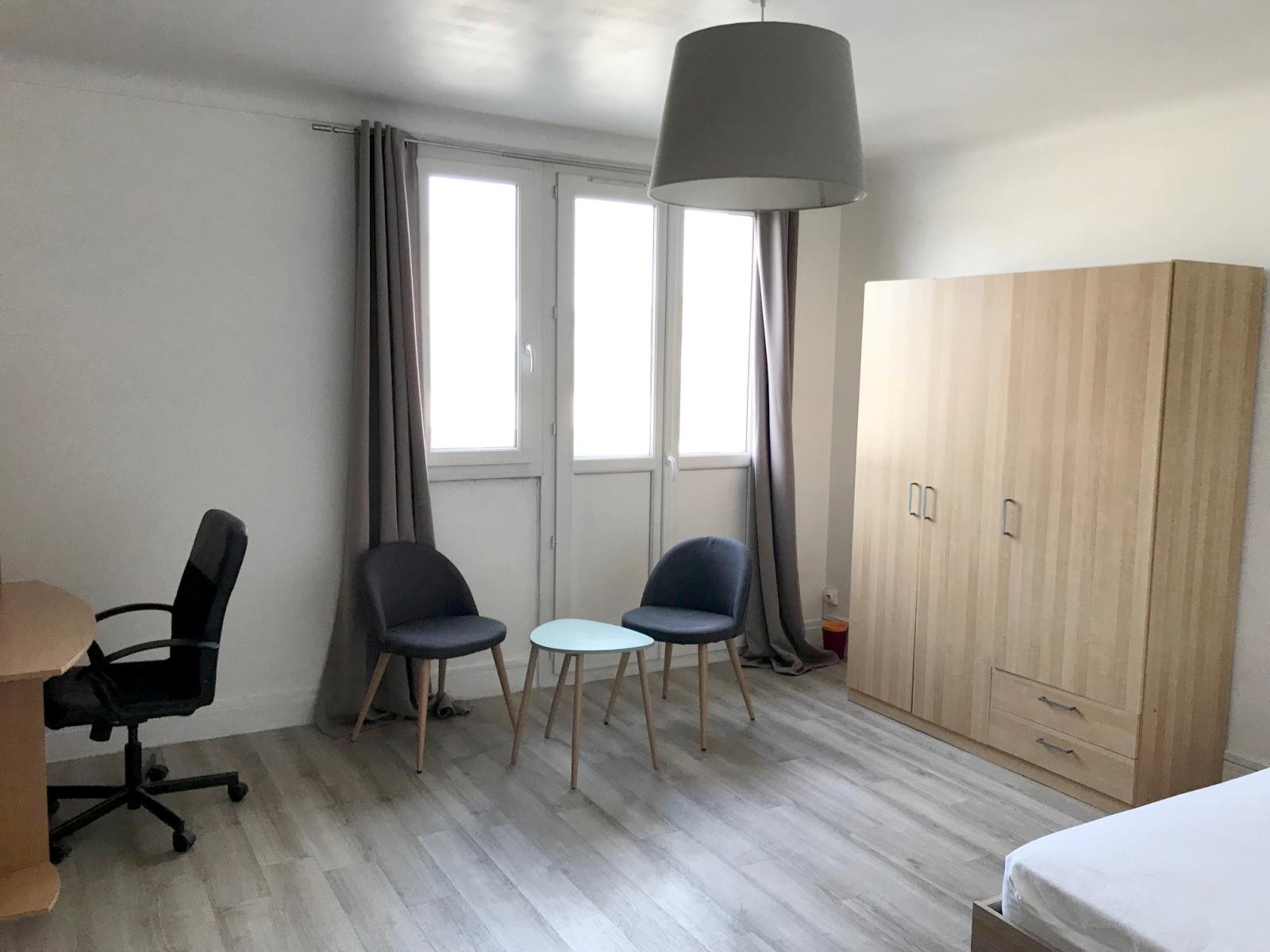 
                                                Colocation
                                                 Chambre dans T3 Hyper centre TOURS Jean Jaures