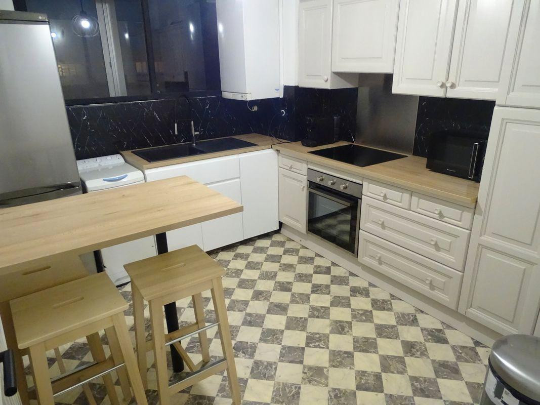 
                                                Colocation
                                                 Chambre dans T4 80m² rénové proche UBO