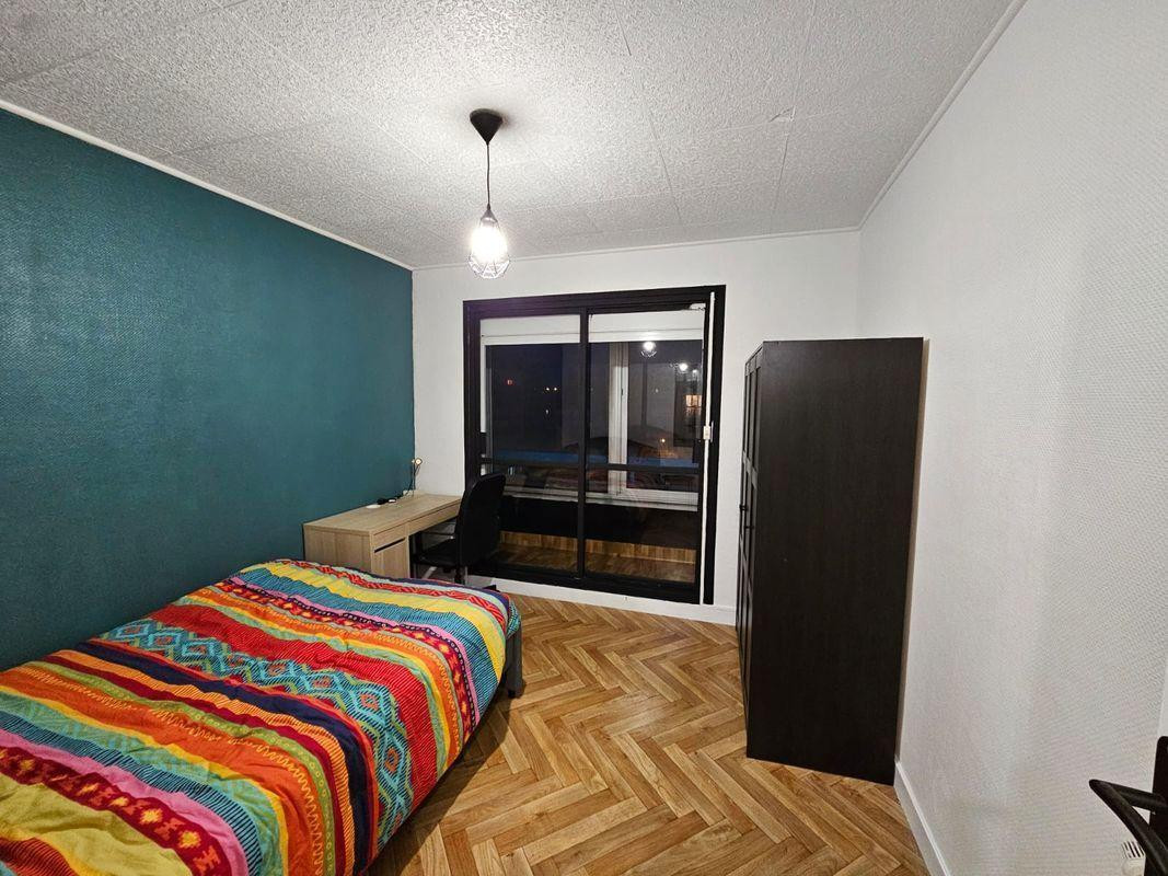 
                                                Colocation
                                                 Chambre dans T4 80m² rénové proche UBO