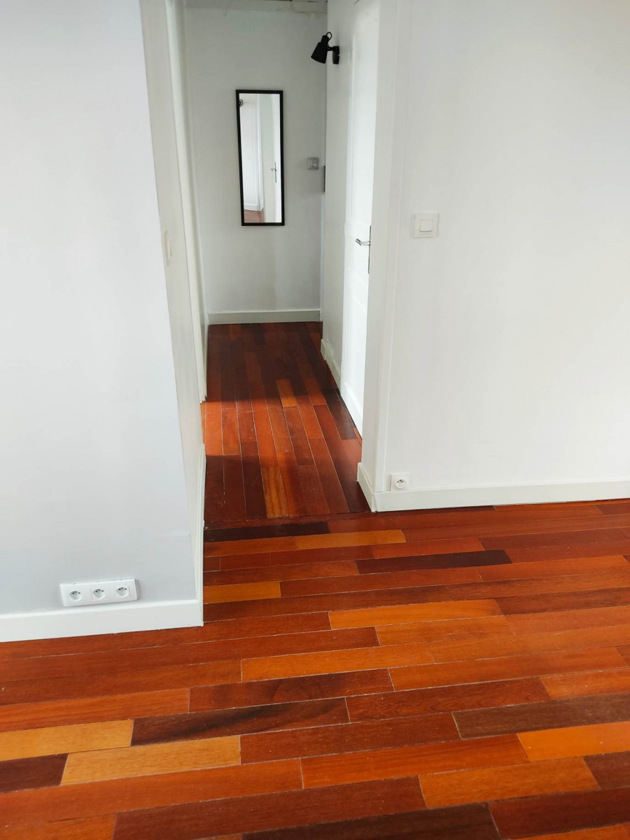 
                                                Colocation
                                                 Chambre dans un appartement chaleureux avec salon et salle à manger partagés (loyer tout inclus)