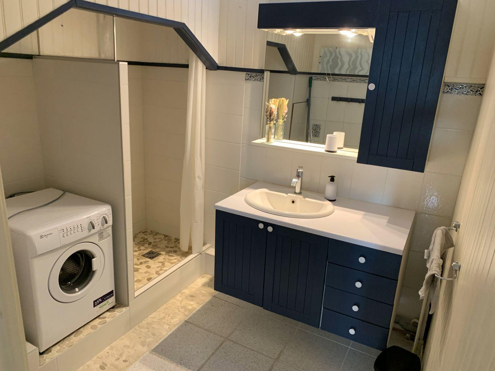 
                                                Colocation
                                                 Chambre dans un appartement chaleureux et lumineux