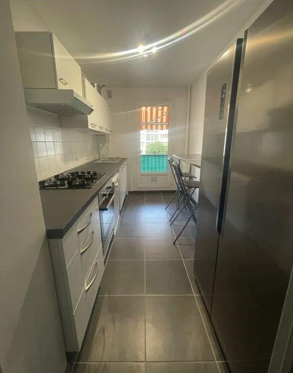 
                                                Colocation
                                                 Chambre dans une coloc 70m²