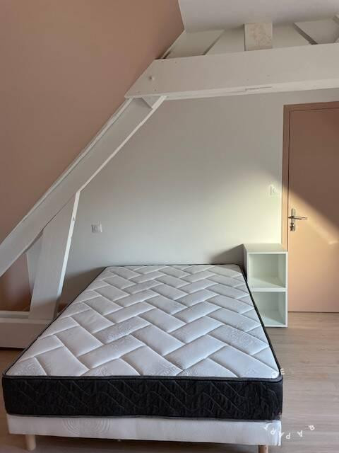 
                                                Colocation
                                                 Chambre dans une colocation 100 m²