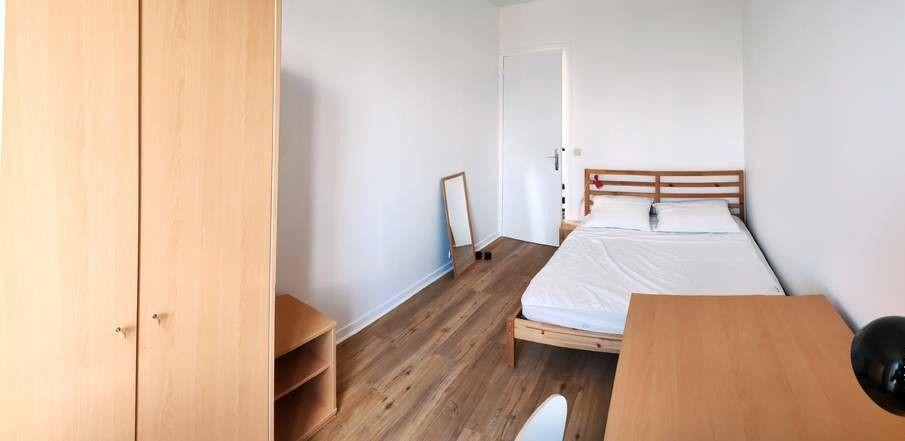 
                                                Colocation
                                                 Chambre dans une colocation 112 m²
