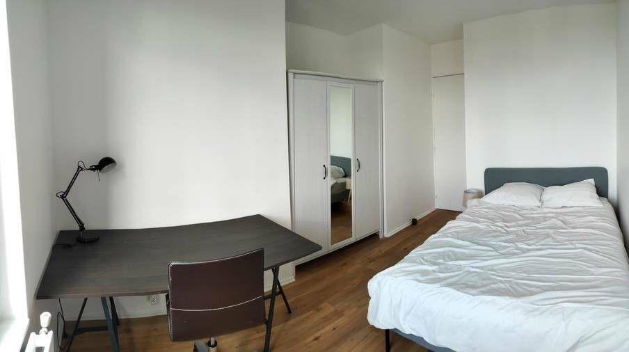 
                                                Colocation
                                                 Chambre dans une colocation 112 m²