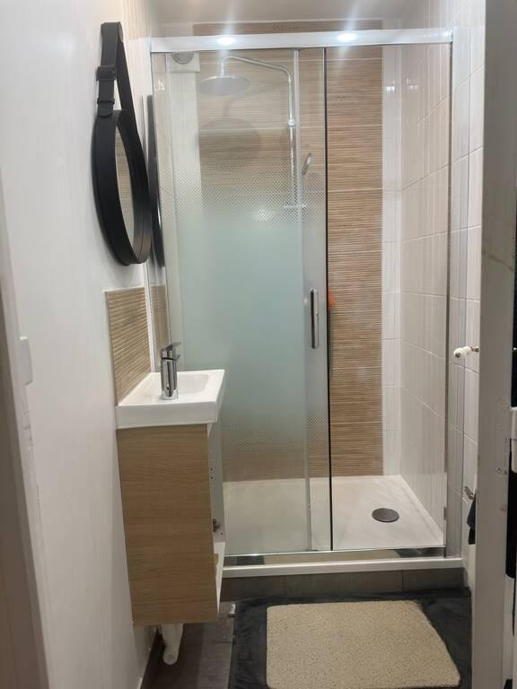 
                                                Colocation
                                                 Chambre dans une colocation 120 m² meublée
