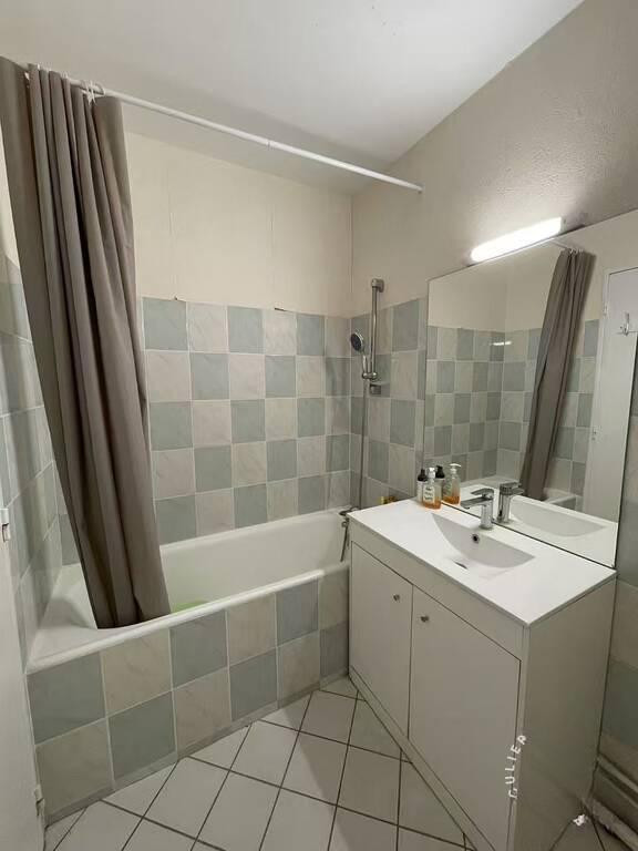 
                                                Colocation
                                                 Chambre dans une colocation 74 m²