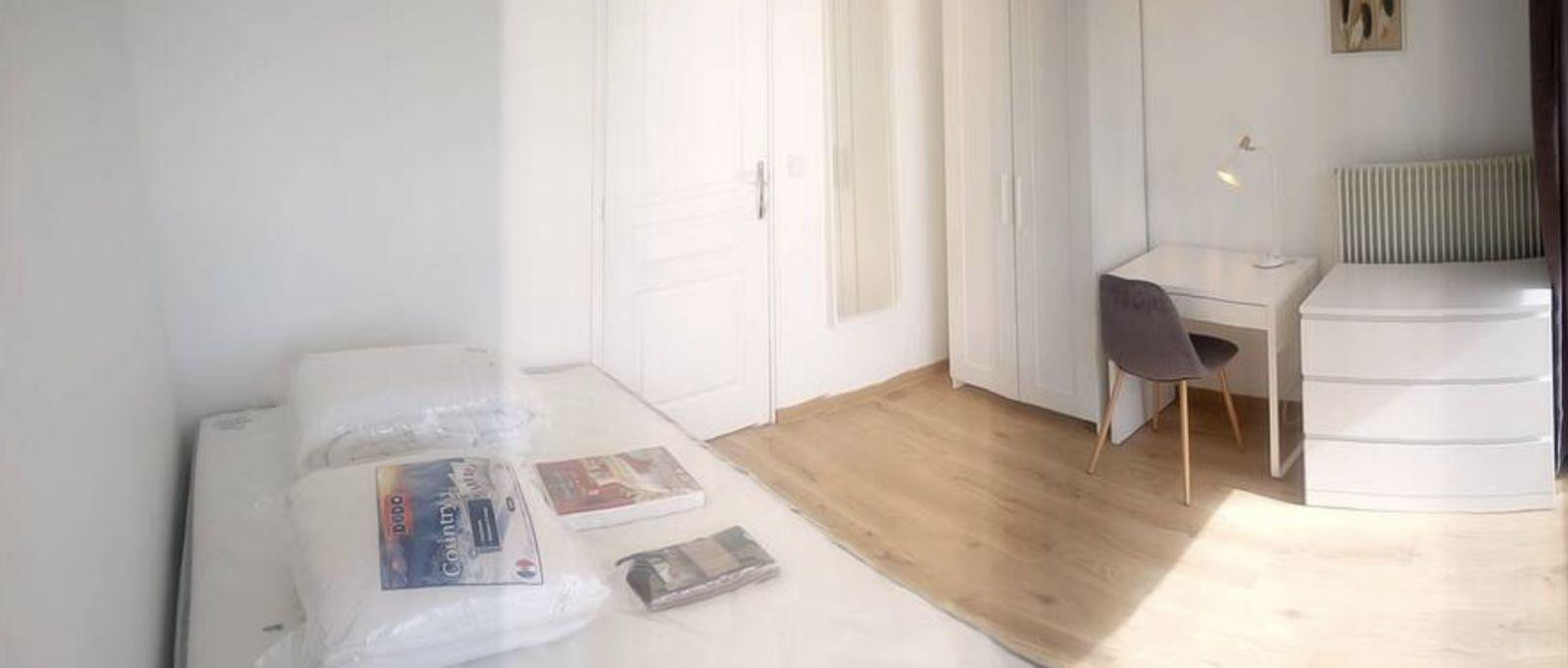 
                                                Colocation
                                                 Chambre dans une colocation 76 m² Corbeil-Essonnes