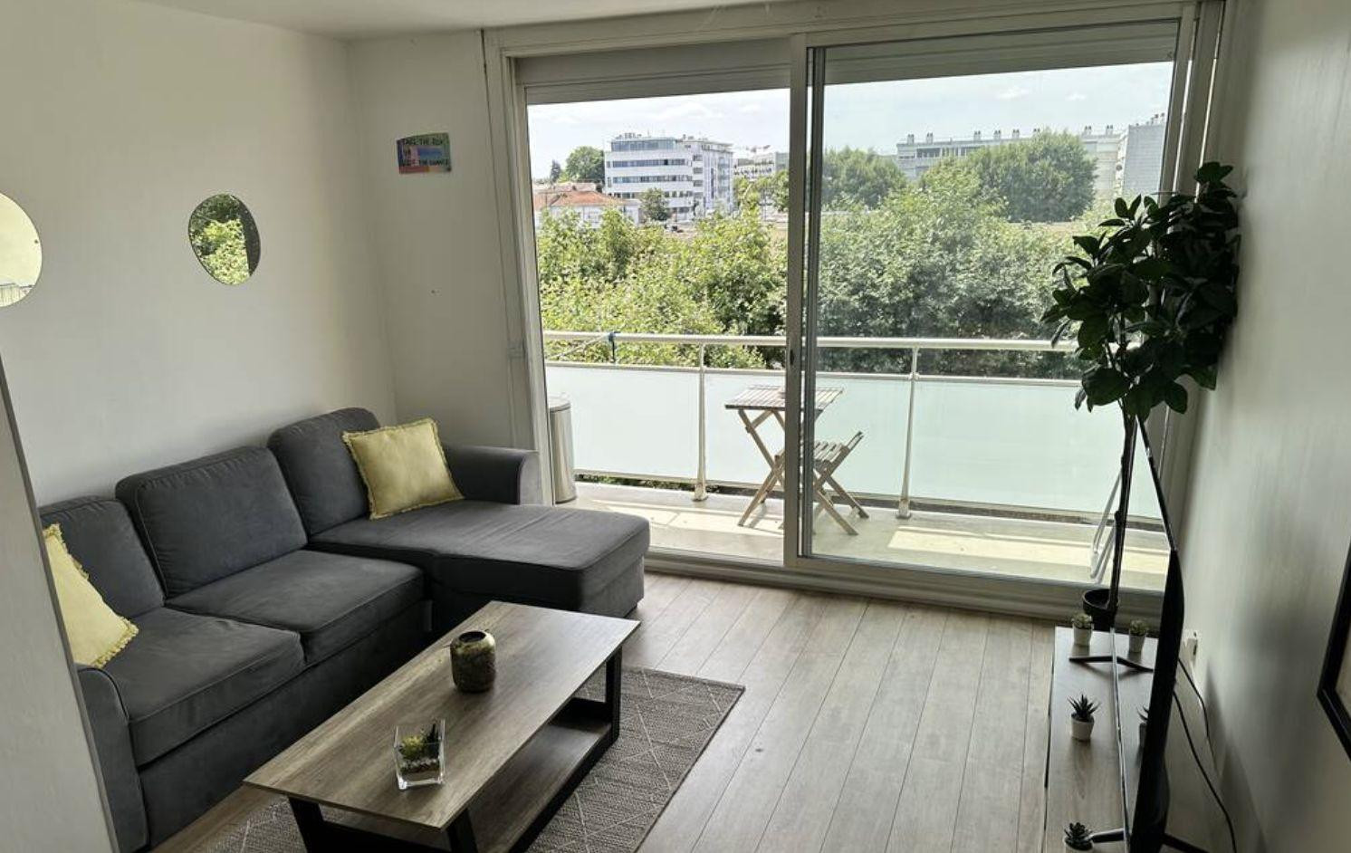 
                                                Colocation
                                                 Chambre dans une colocation 95 m² Cenon