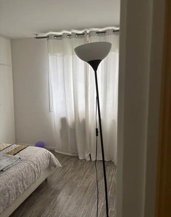 
                                                Colocation
                                                 Chambre de 15 m² chez l’habitant vide ou meublée