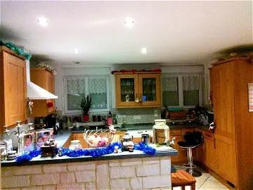 
                                                Colocation
                                                 Chambre de 17 m2 à louer  dans une maison.