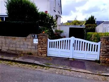 
                                                Colocation
                                                 Chambre de 17 m2 à louer  dans une maison.