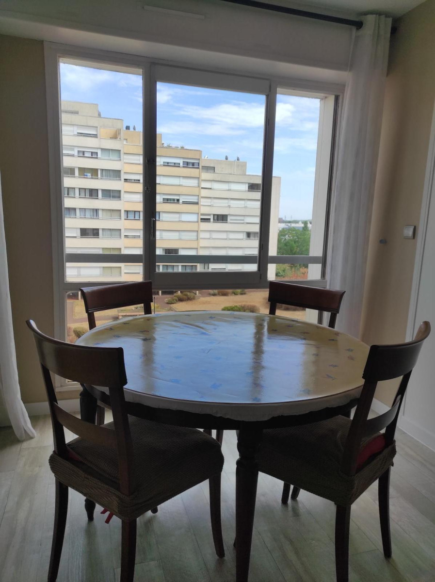 
                                                Colocation
                                                 Chambre de 20m2 dans un appartement de 77m2