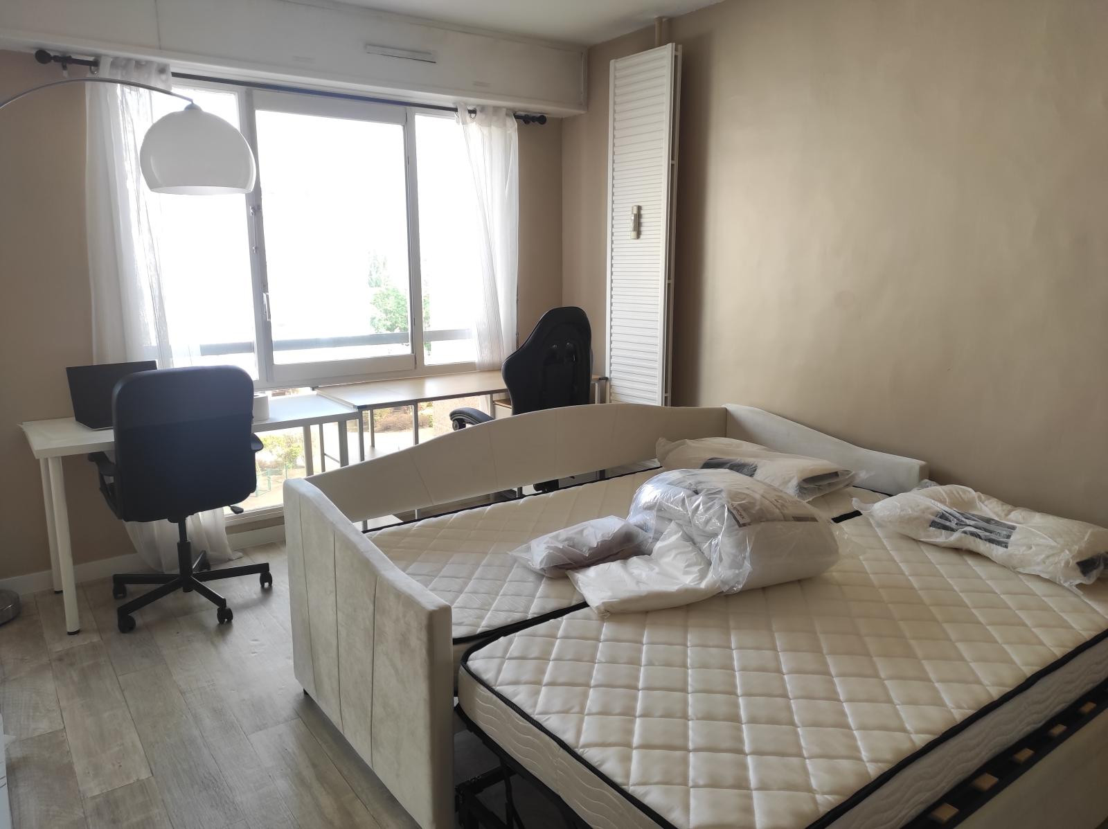 
                                                Colocation
                                                 Chambre de 20m2 dans un appartement de 77m2