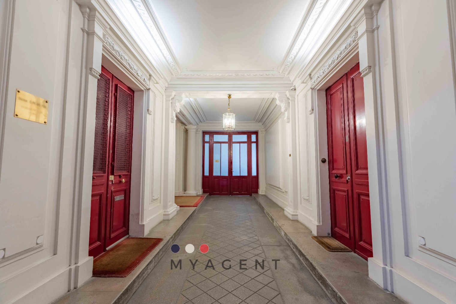 
                                                Vente
                                                 Chambre de service refaite à neuf - Saint Lazare