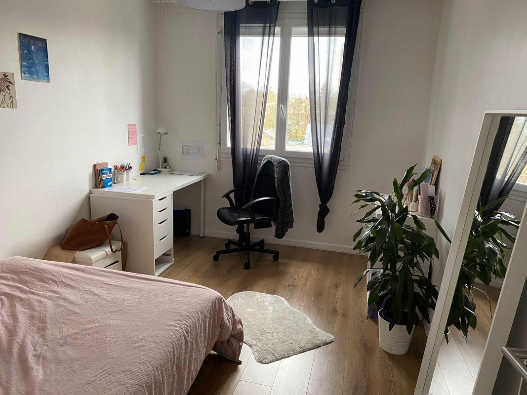 
                                                Colocation
                                                 Chambre dispo dans 4P 78m² lumineux