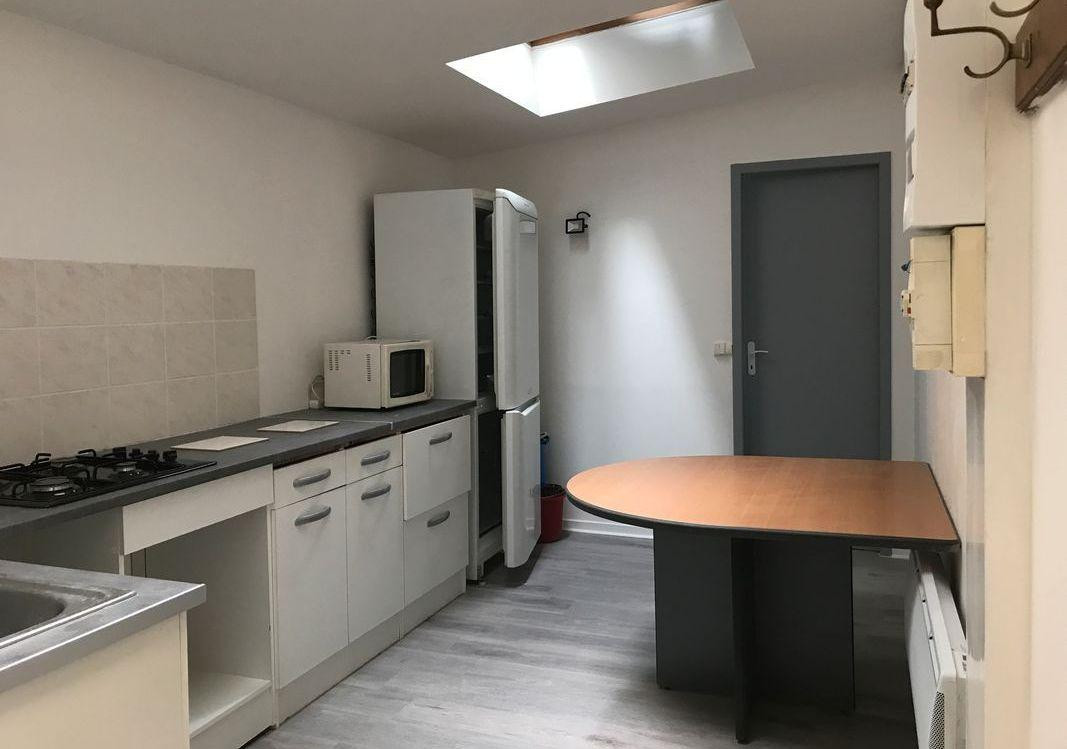
                                                Colocation
                                                 Chambre dispo dans belle coloc 64m²