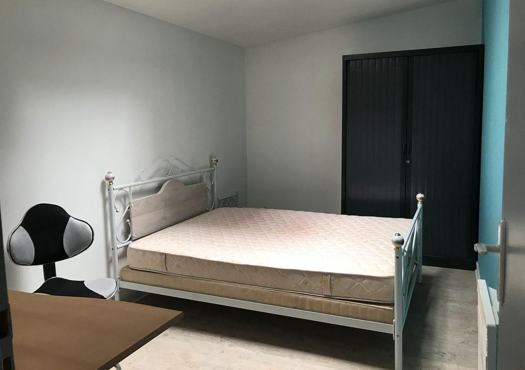 
                                                Colocation
                                                 Chambre dispo dans belle coloc 64m²