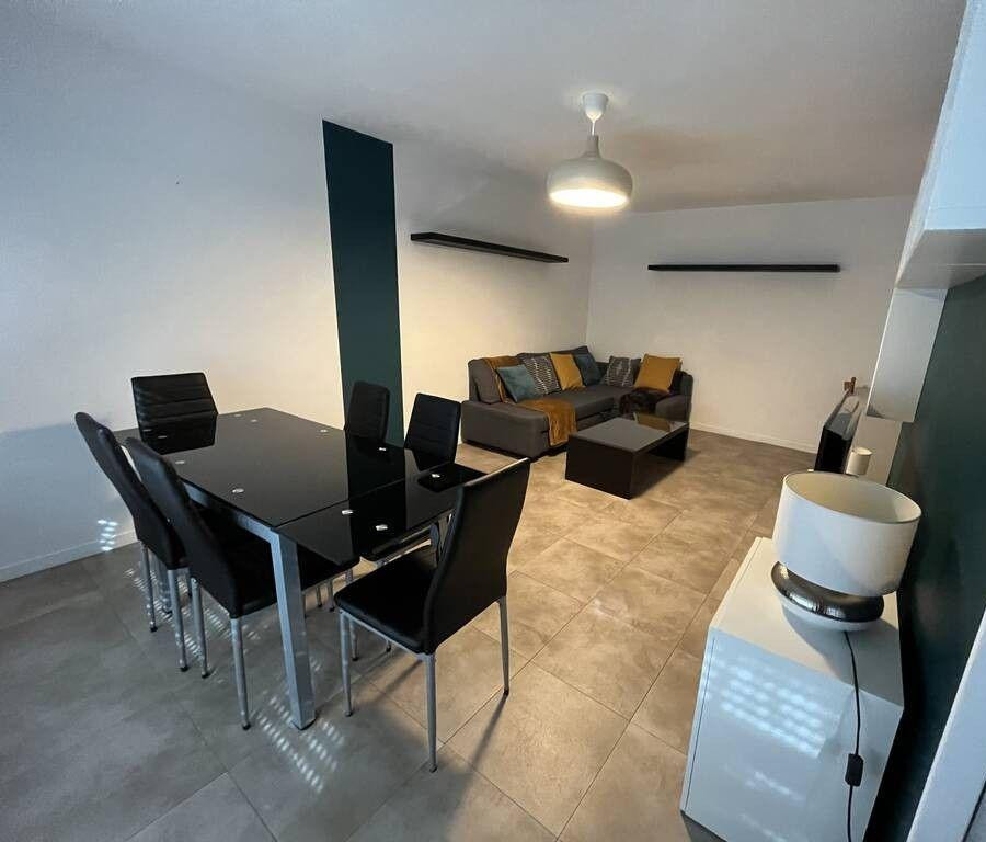
                                                Colocation
                                                 Chambre dispo dans belle coloc 65m² avec parking