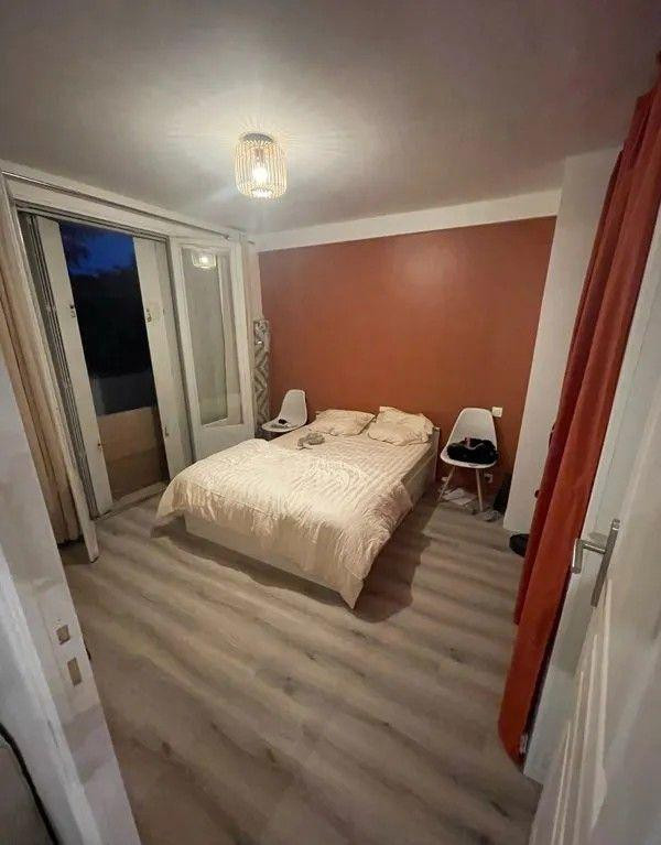 
                                                Colocation
                                                 Chambre dispo dans belle coloc 72m²