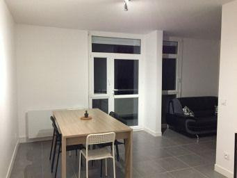 
                                                Colocation
                                                 Chambre dispo dans belle coloc 86m²