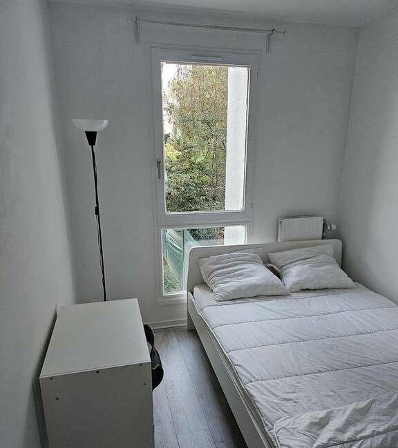 
                                                Colocation
                                                 Chambre dispo dans belle coloc 97m²