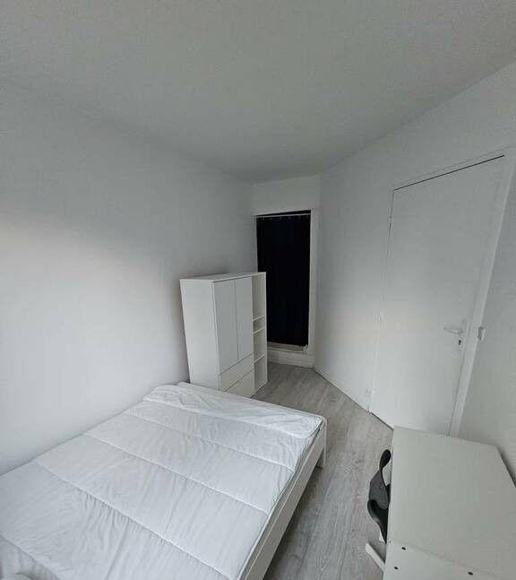 
                                                Colocation
                                                 Chambre dispo dans belle coloc 97m²
