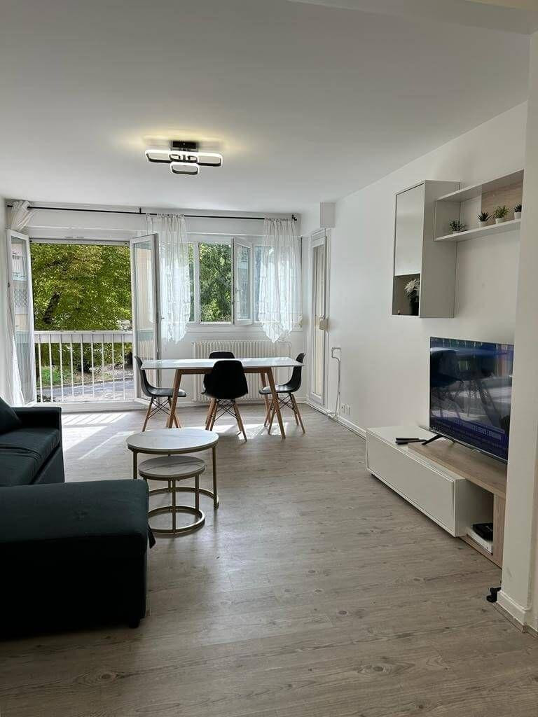 
                                                Colocation
                                                 Chambre dispo dans belle coloc à Evry