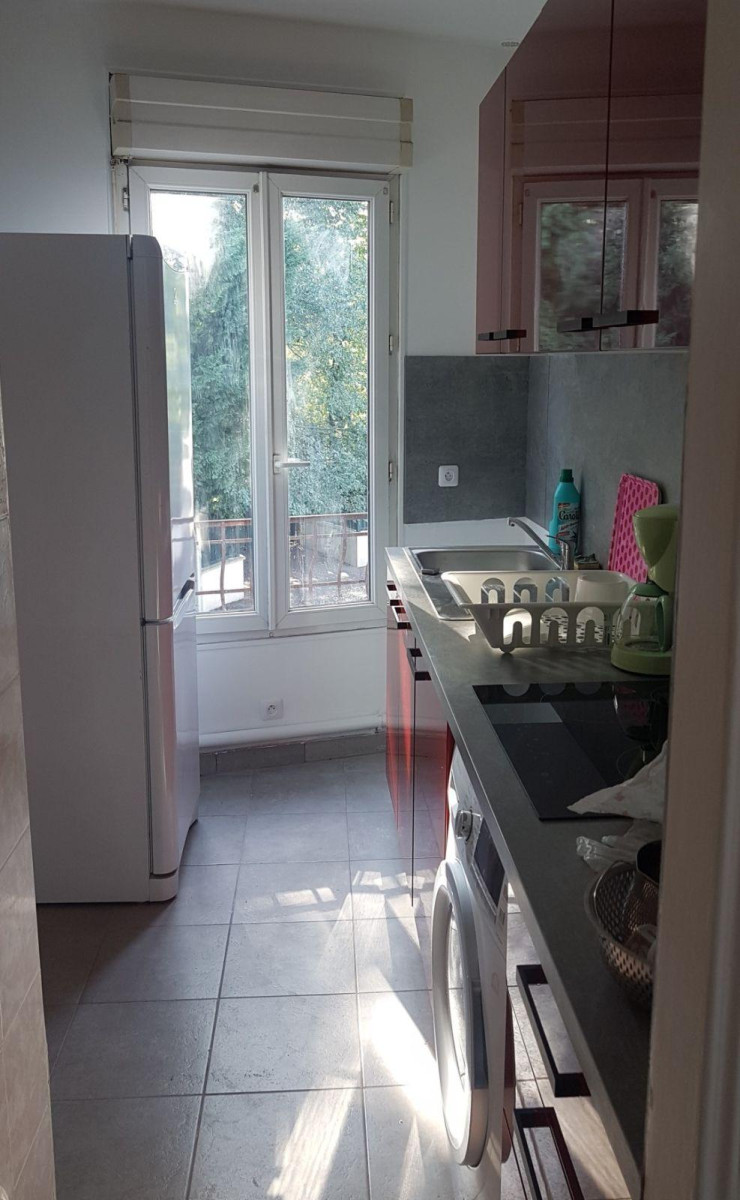 
                                                Colocation
                                                 Chambre dispo dans coloc 55m²